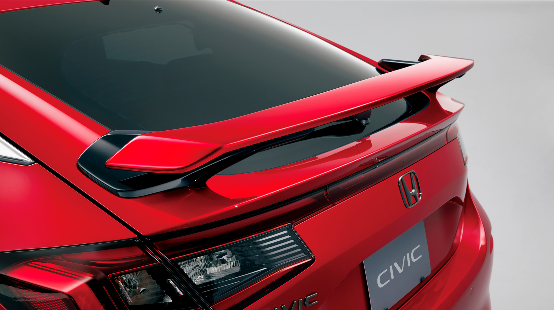 テールゲートスポイラー ベース部：ベルリナブラック/ウイング部：ボディーカラー：4万4000円