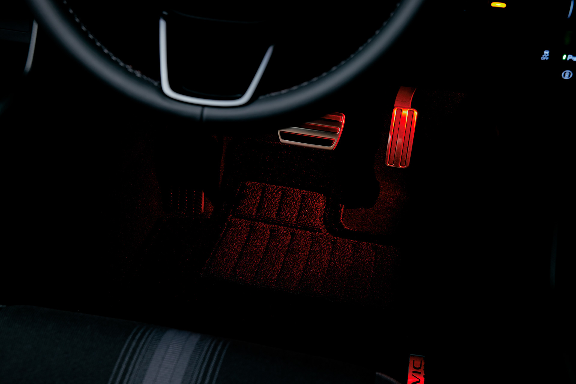 フットライト＆シートアンダーライト ホワイト/レッド　LEDイルミネーション（ドア開閉・スモールランプ連動）/フロント用セット：1万7600円