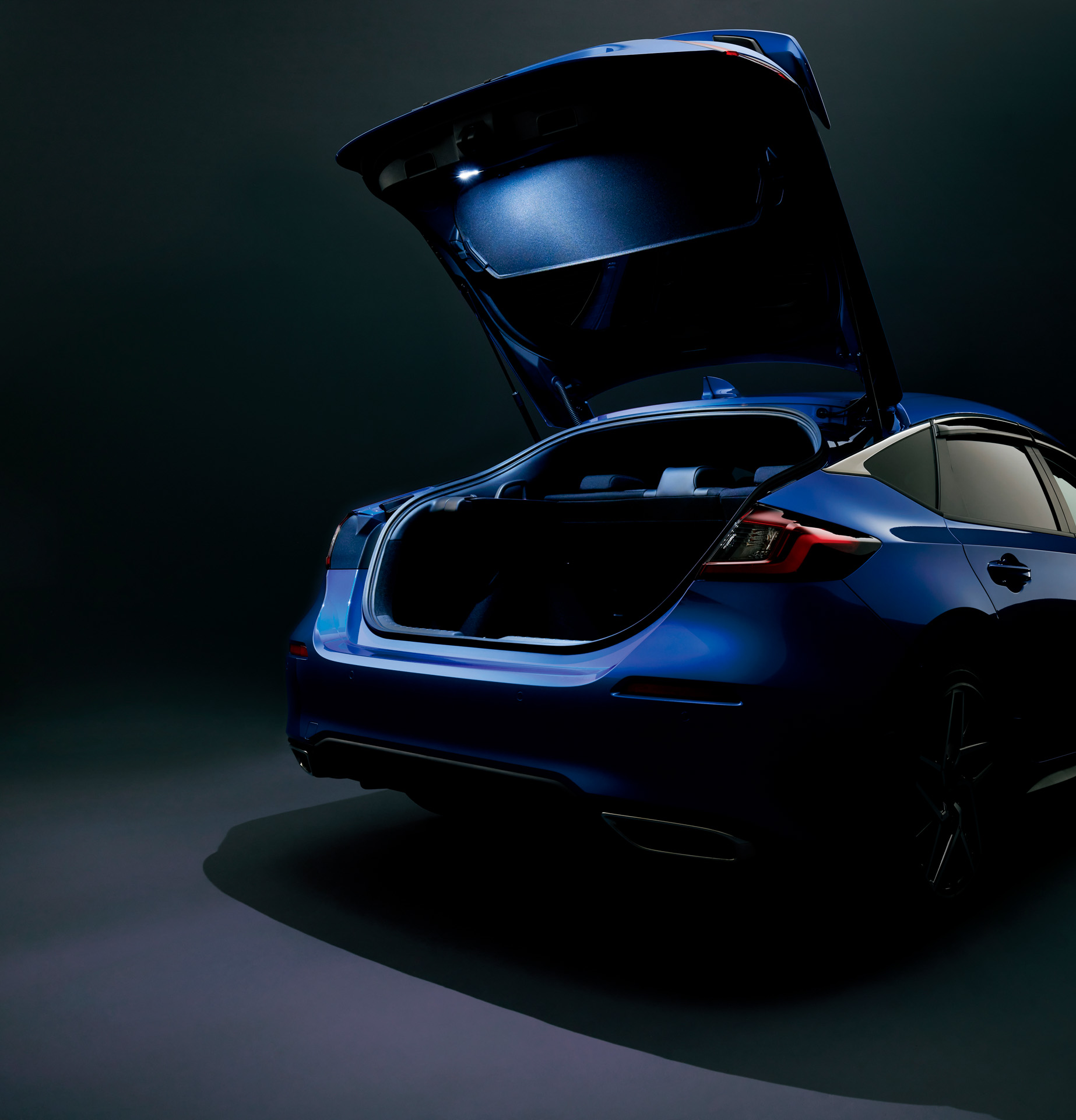 LEDテールゲートライト：1万1000円、LEDルームランプ ラゲッジルームランプ用 LEDバルブ（ホワイト）：3850円