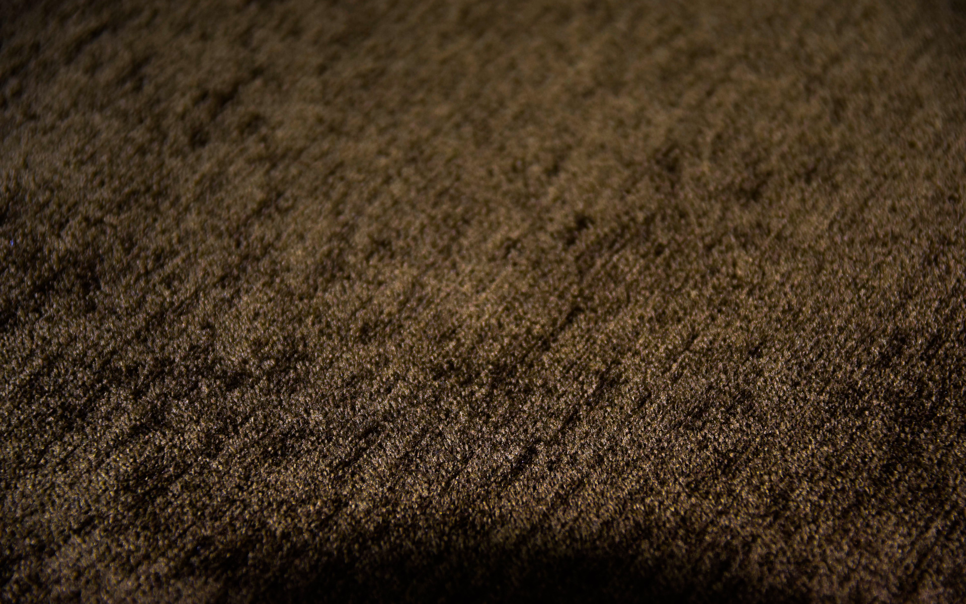 ダークブラウン