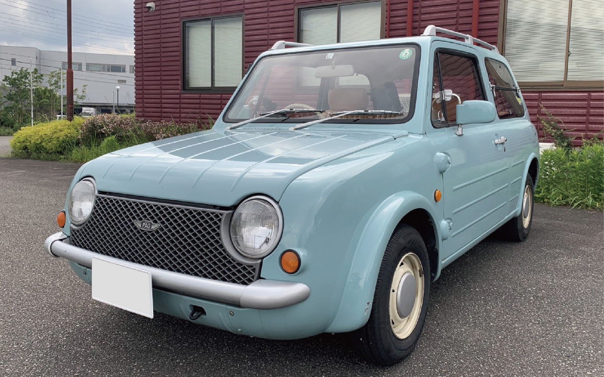 1989年製のパオをコツコツ再生していく様子が配信される