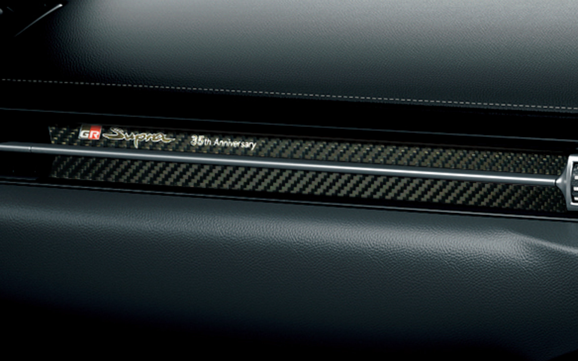 35周年記念カーボンオーナメント（助手席前）