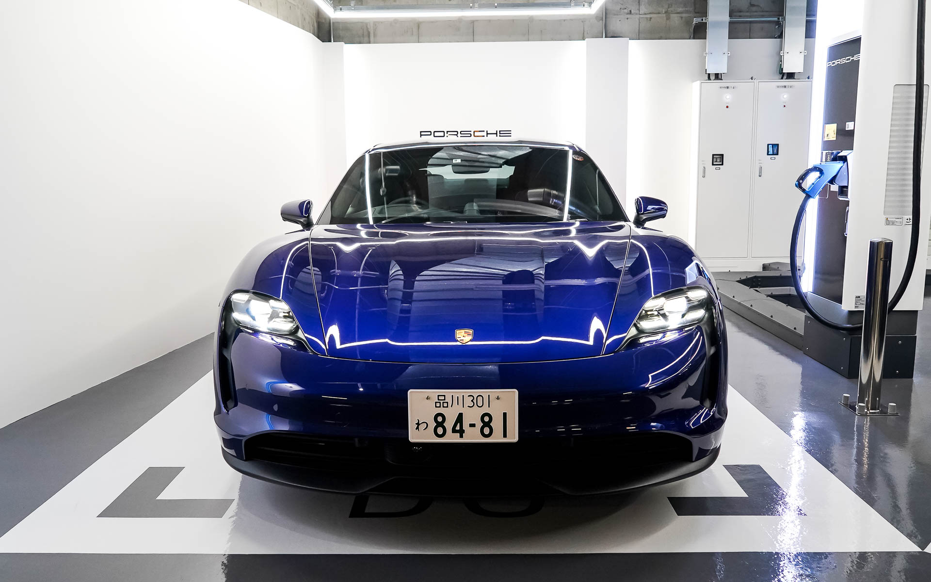 EVスポーツカー「タイカン4S」をプレミアムカーレンタルサービスのラインアップに追加