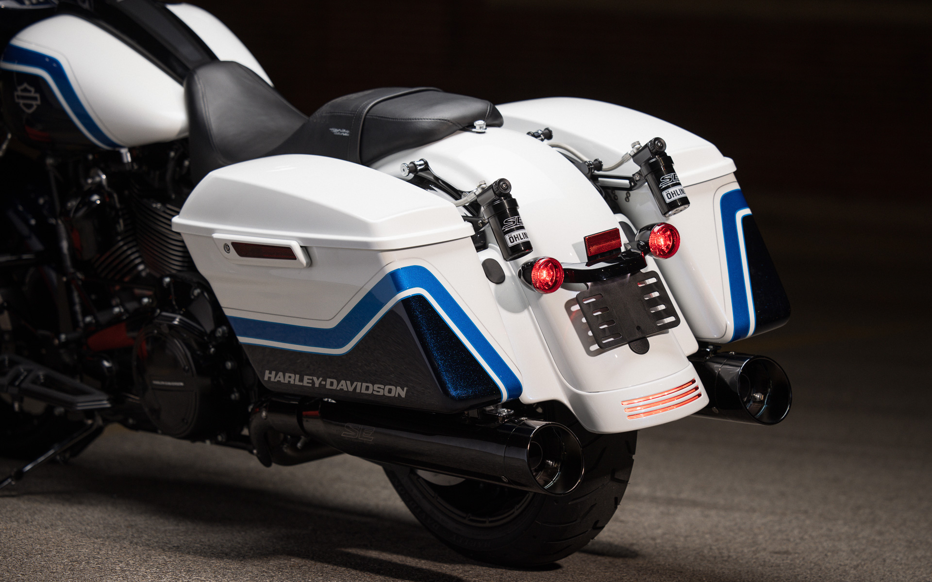 サスペンションはオーリンズ製