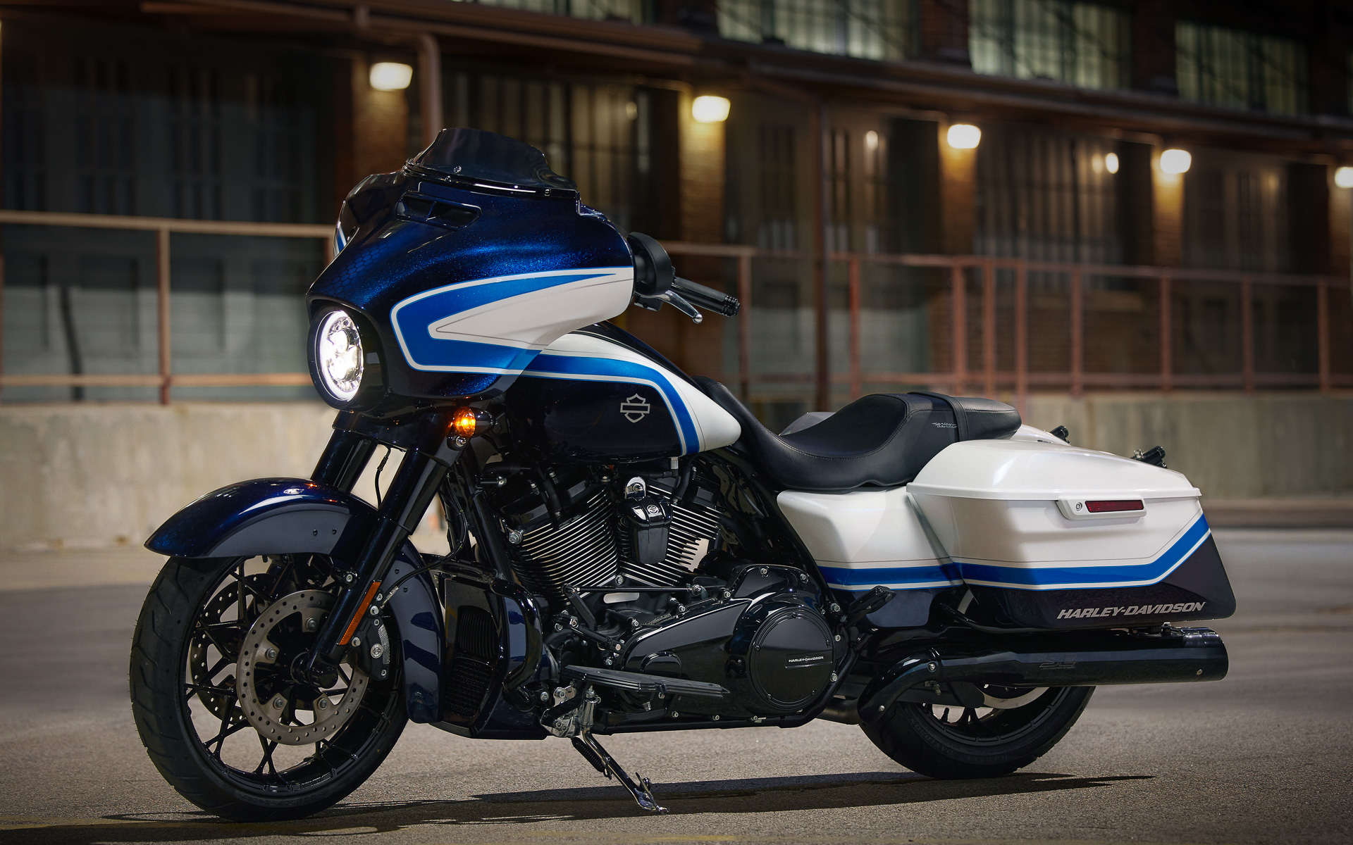 世界限定500台の特別色「アークティックブラスト」（写真は米国仕様）