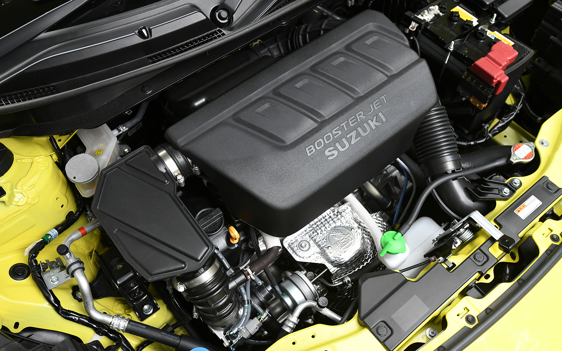 最高出力103kW（140PS）/5500rpm、最大トルク230Nm（23.4kgfm）/2500-3500rpmを発生する直列4気筒1.4リッター直噴ターボを搭載。トランスミッションには6速MTを組み合わせる。駆動方式は2WD（FF）