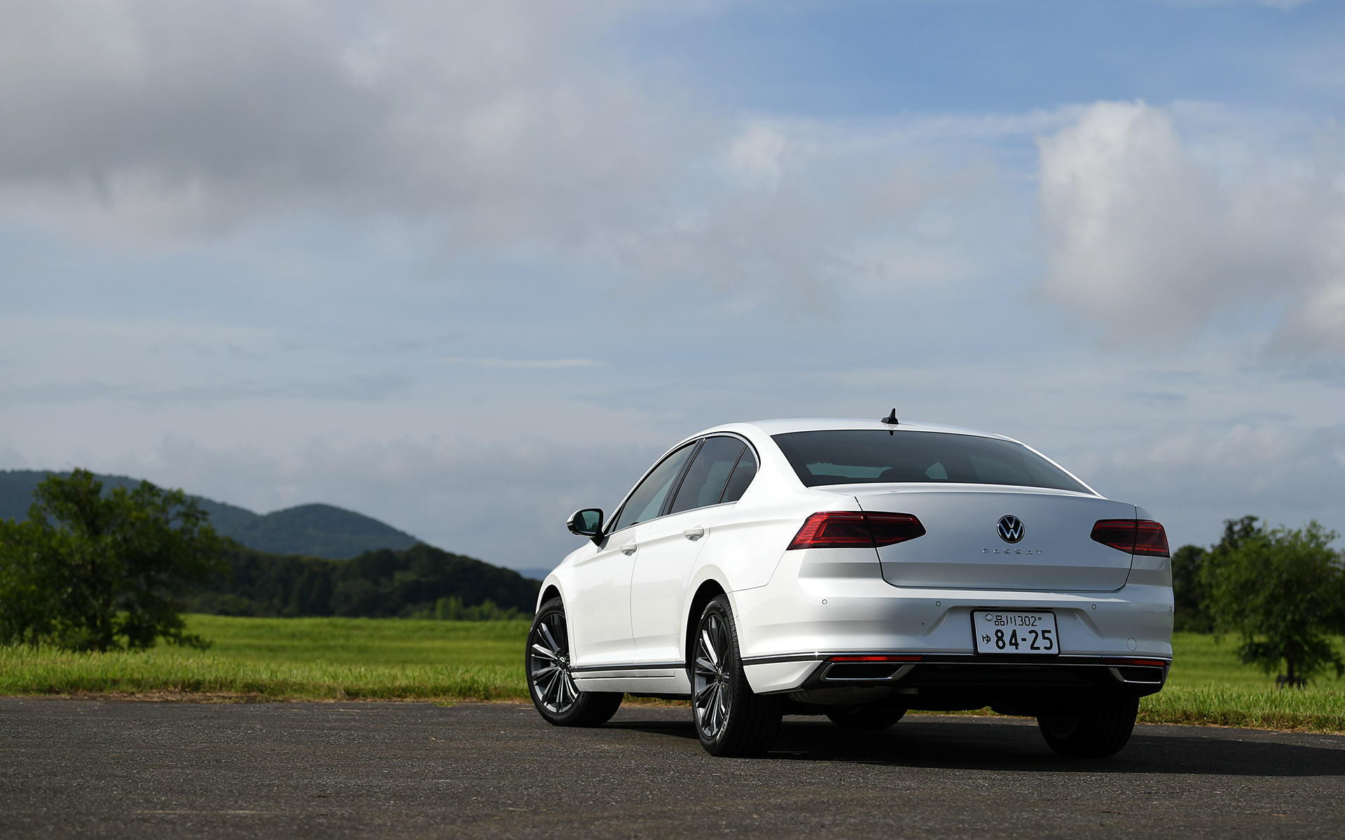 今回の試乗車となるパサート TSI エレガンス アドバンス（499万9000円）。ボディカラーはオリックスホワイト マザーオブパールエフェクト