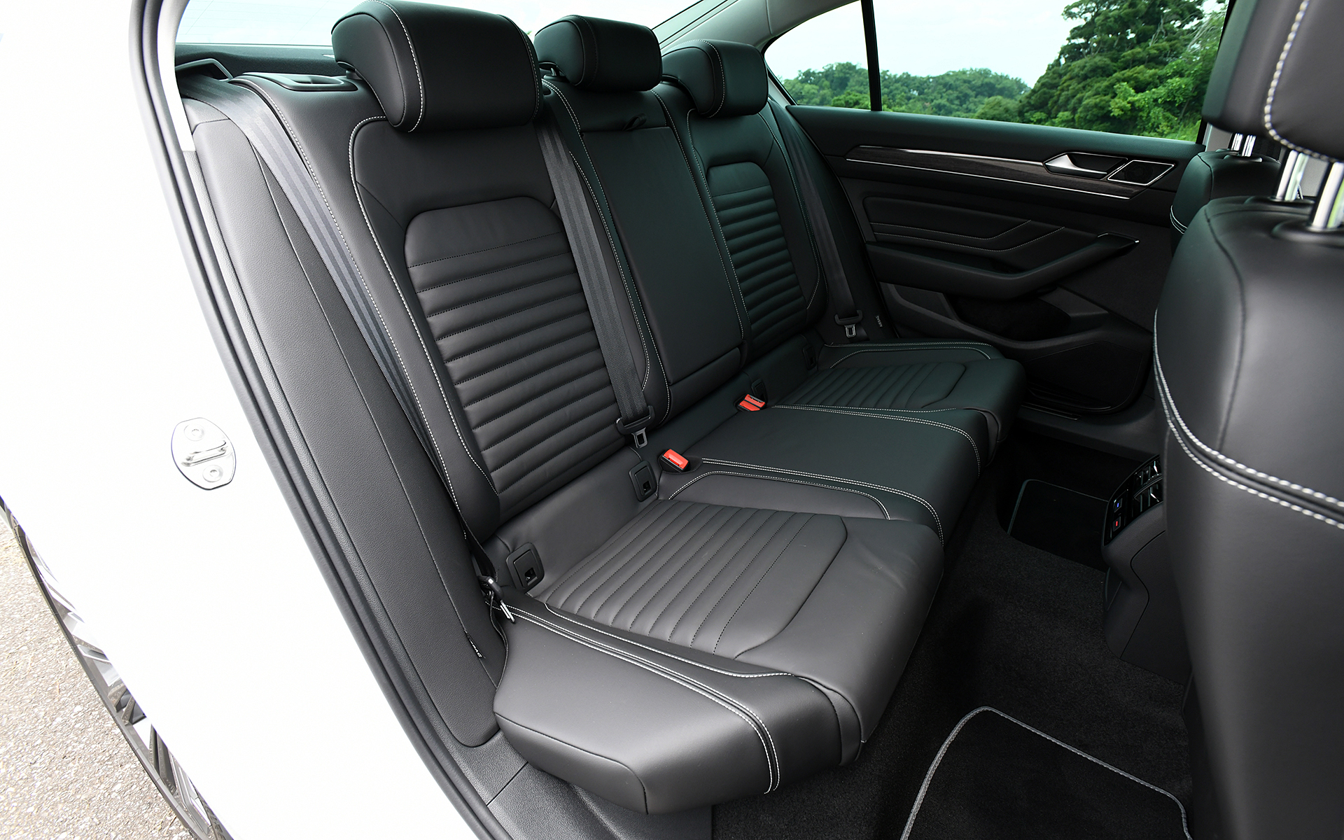 シートはチタンブラック/ナパレザー