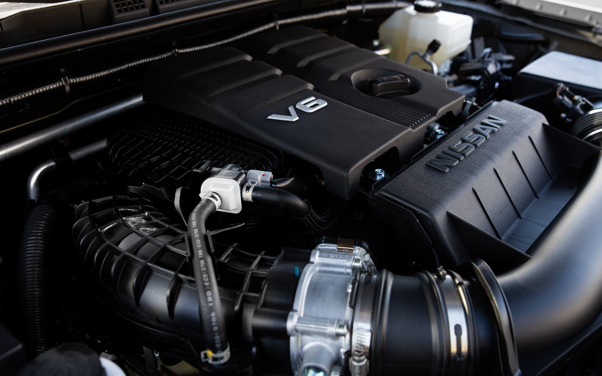 V型6気筒 3.8リッター直噴エンジン