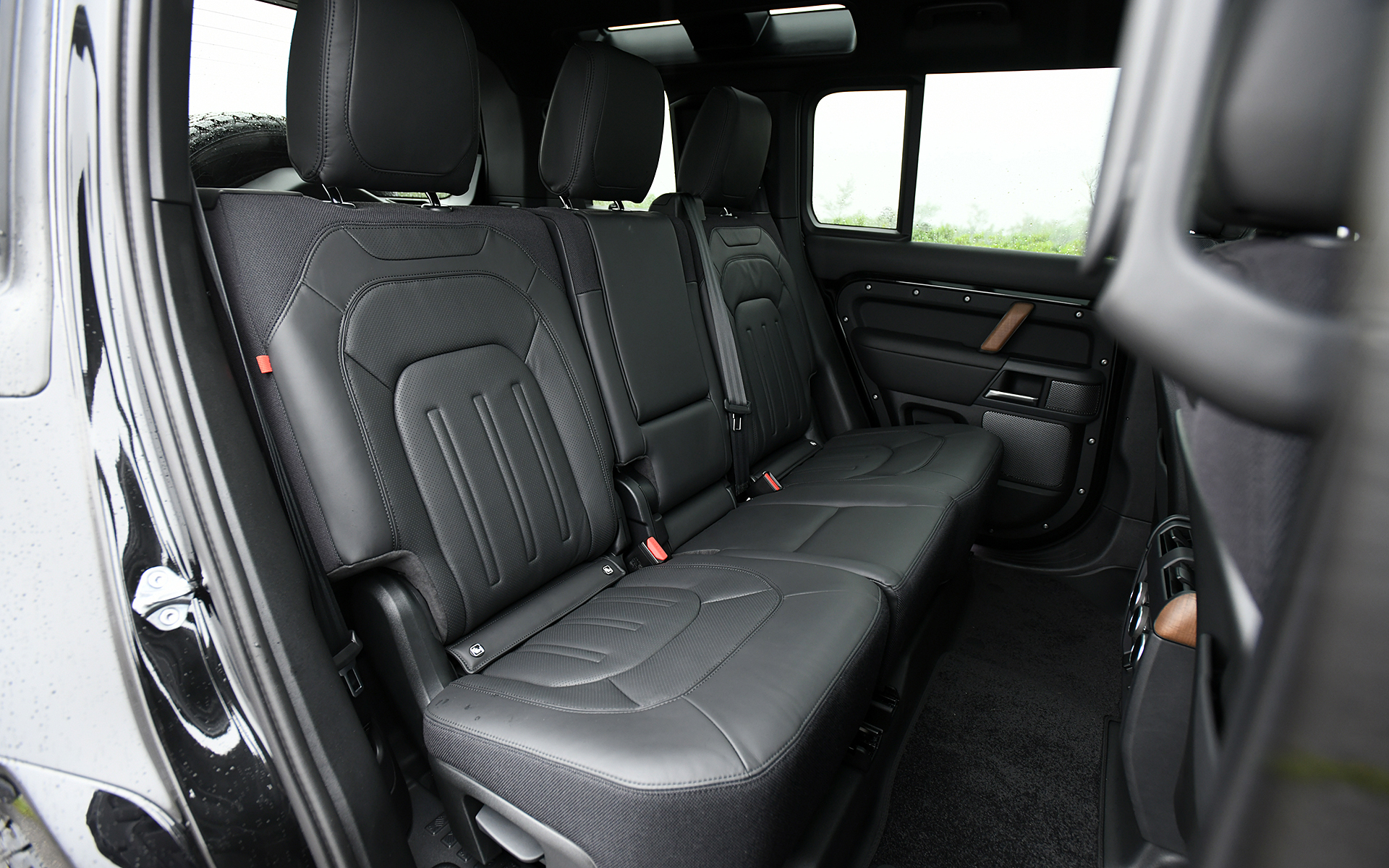 ウィンザーレザー＆スチールカットプレミアムテキスタイルのシート。3列目を追加して5＋2シートにすることもできる