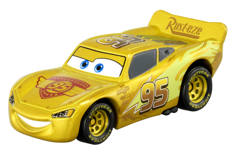 ゴールドカラーの「ライトニング・マックィーン」「メーター」「マック