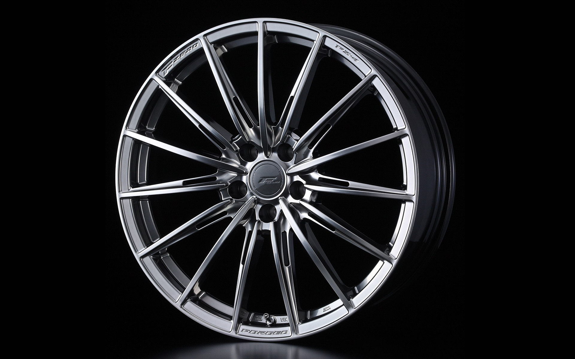 製造：鍛造、構造：1ピース、サイズラインアップ：18インチ～21インチ、カラーバリエーション：ダイヤモンドブラック、ブラッシュド