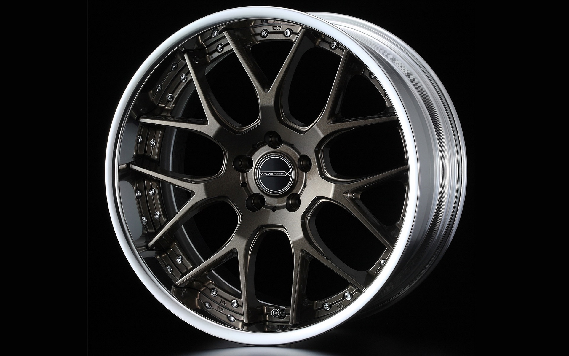 製造：鋳造、構造：2ピース、サイズラインアップ：18インチ～21インチ、カラーバリエーション：メタリックブロンズ、プレミアムシルバー、SBC（20～21インチのみ）