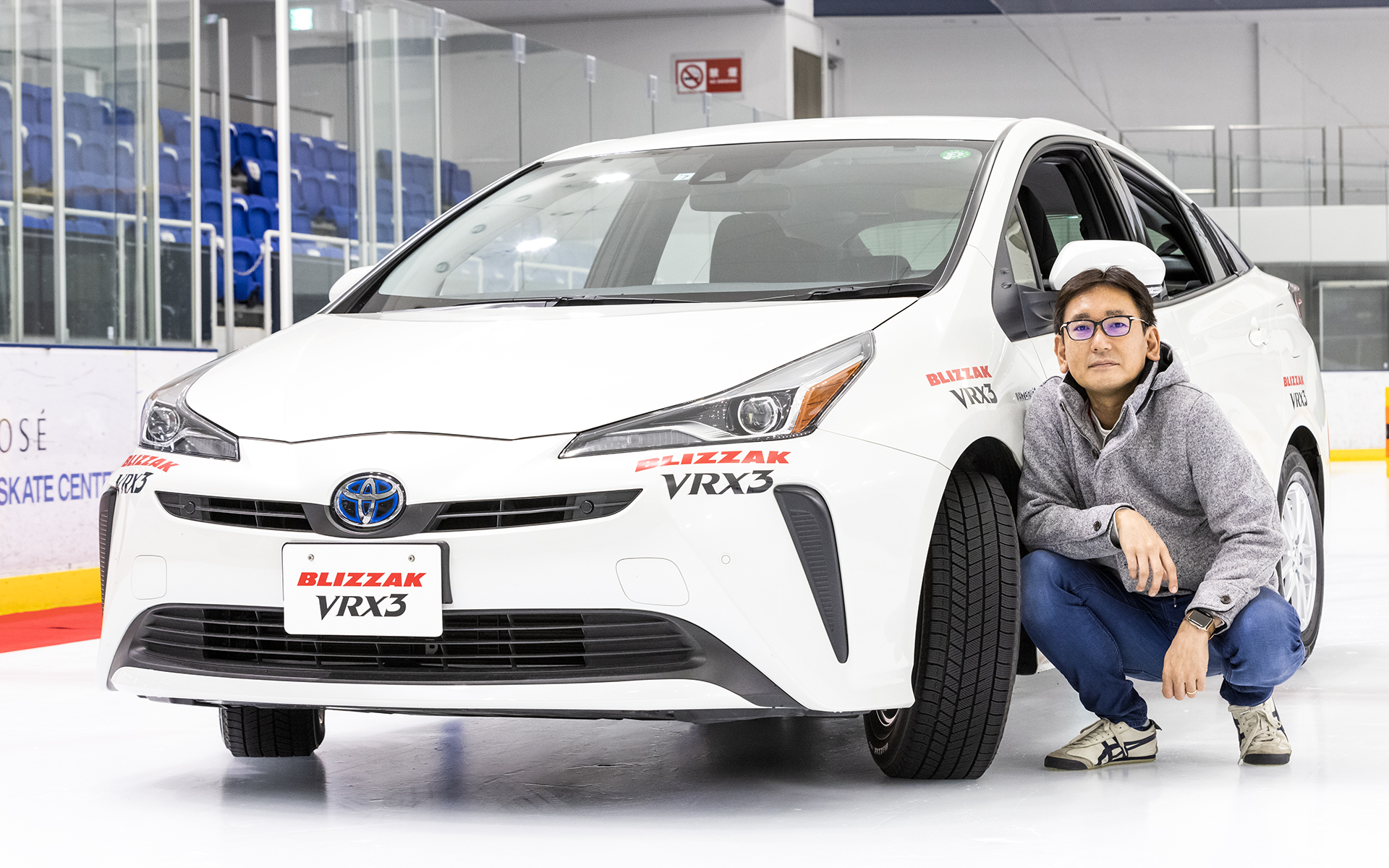 ブリヂストンの最新スタッドレス「ブリザックVRX3」の氷上性能をスケートリンクで確認してきました