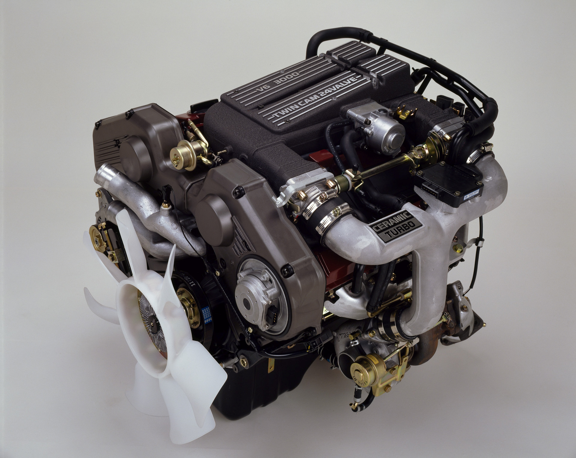 シーマに搭載されるVG30DET エンジン