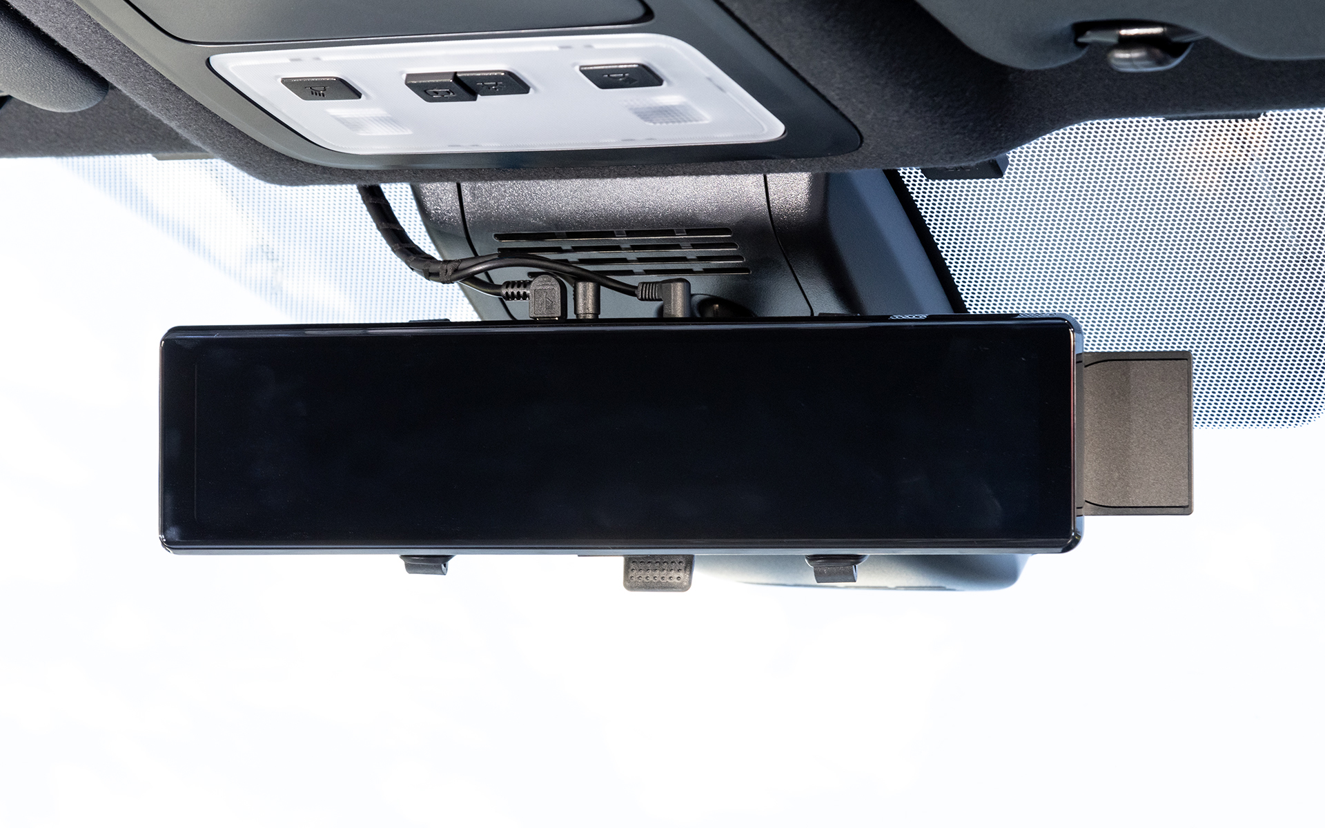 ミラレコを装着したトヨタのミニバン「ノア」で実機を確かめた