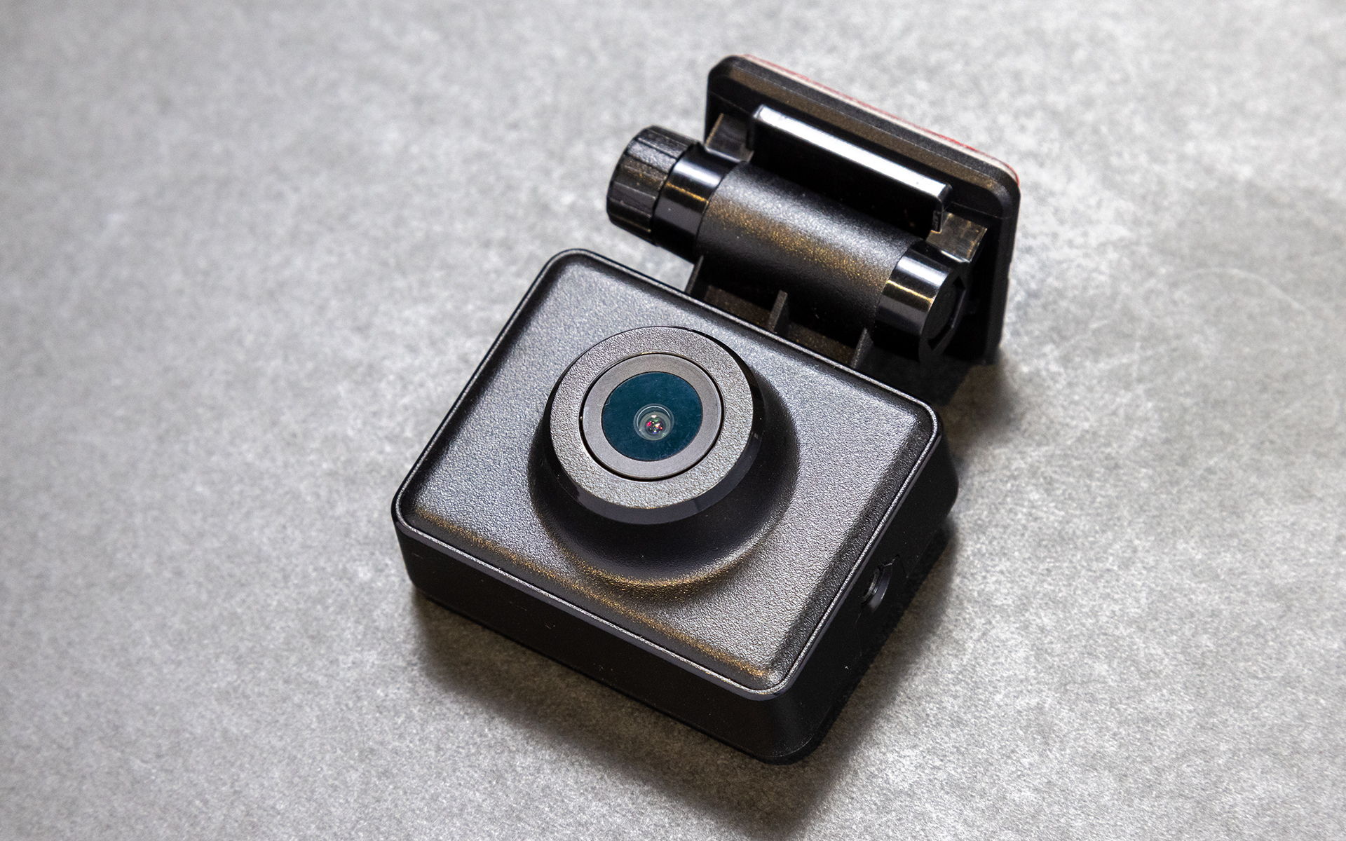 バックカメラの最大記録画角は水平約107°、垂直:約55°、対角:約132°。カメラは前後ともに1/2.8型のフルカラーCMOSセンサーを採用