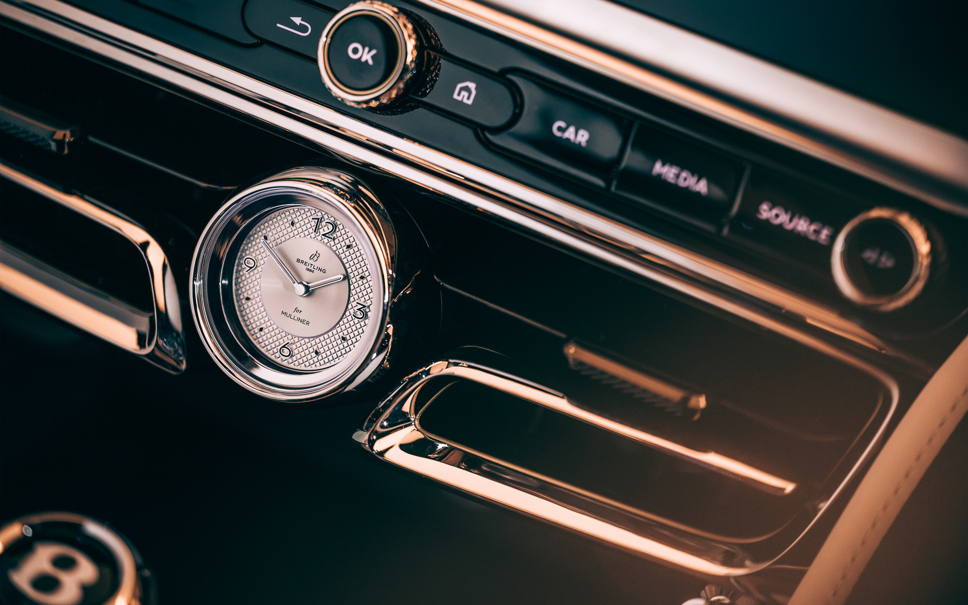 ブラッシュシルバーのマリナークロック