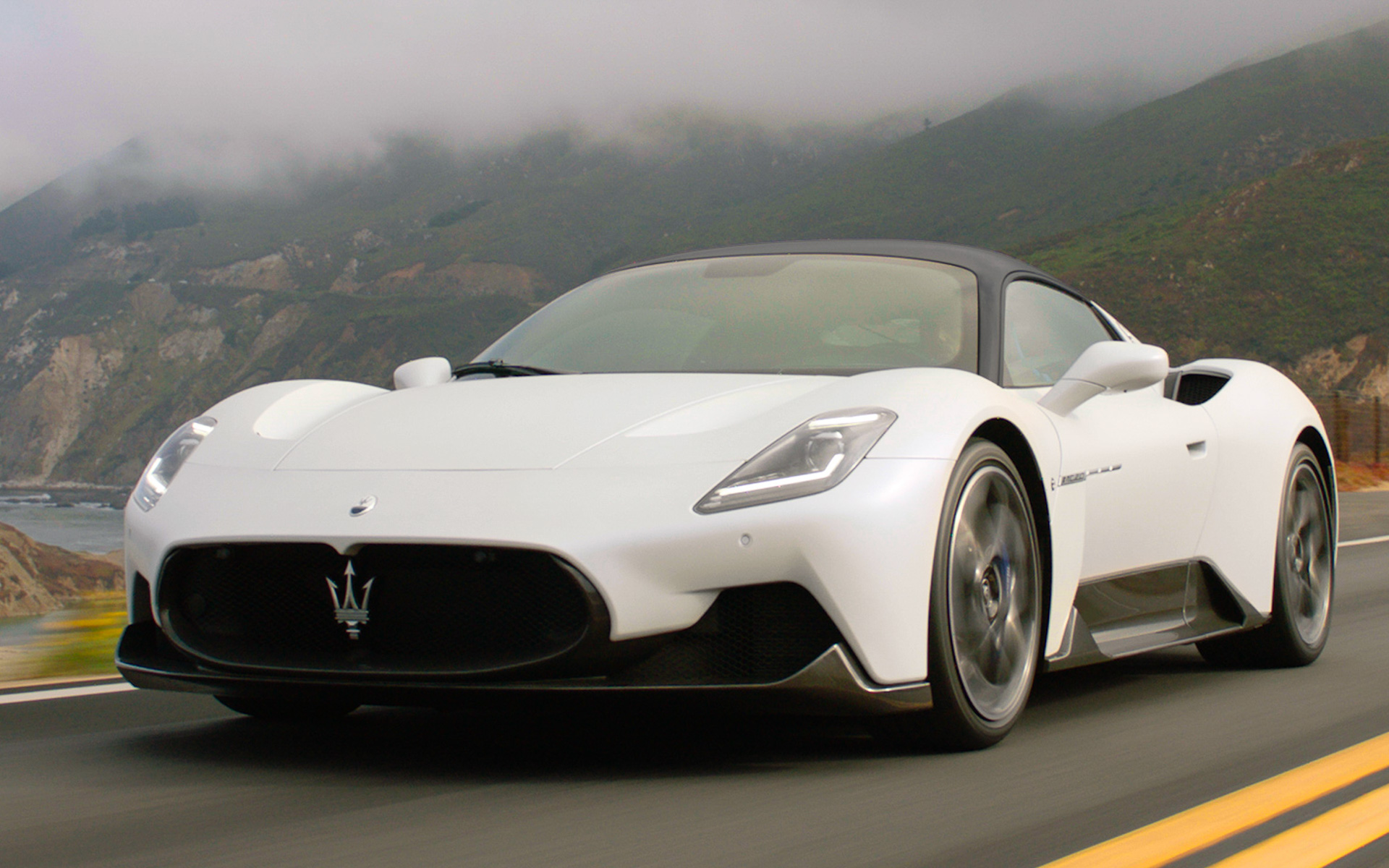 最高速325km/hを誇るMC20