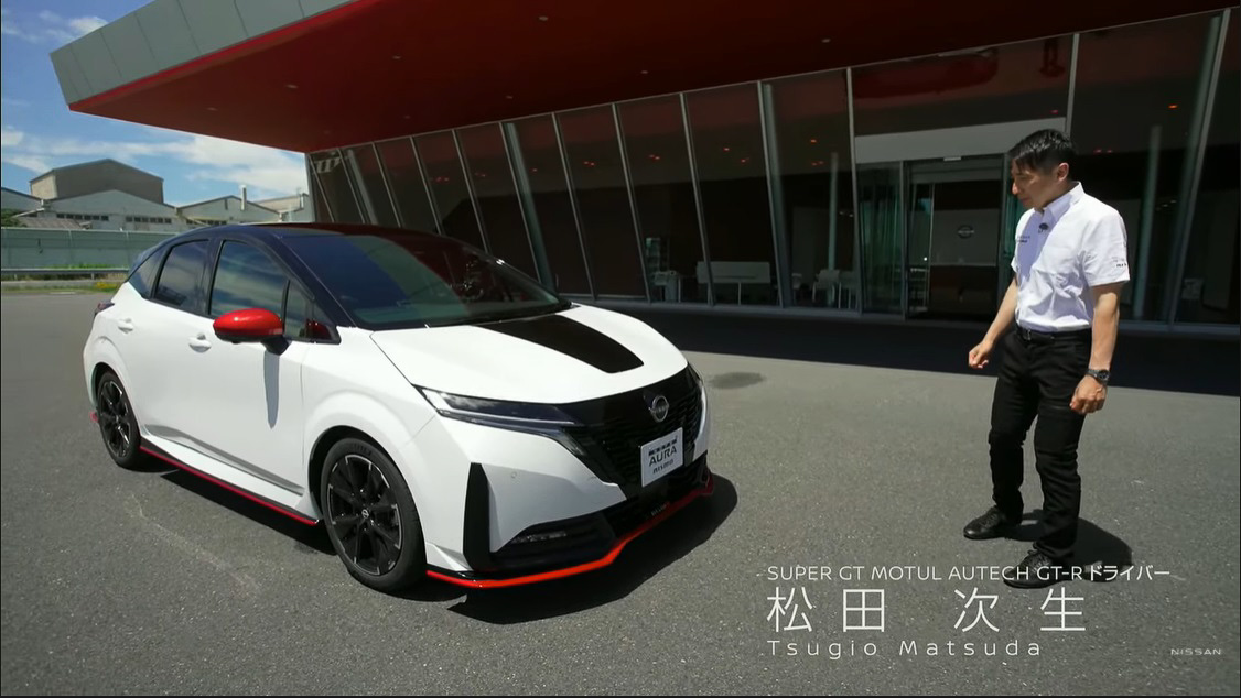 ノート オーラ NISMOに試乗する松田氏
