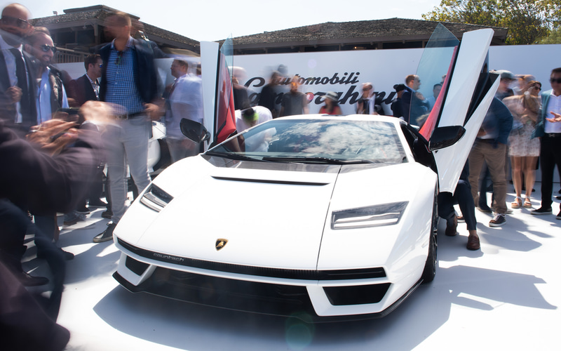 新型「Countach LPI 800-4」世界初公開 「カウンタック」「クンタッチ