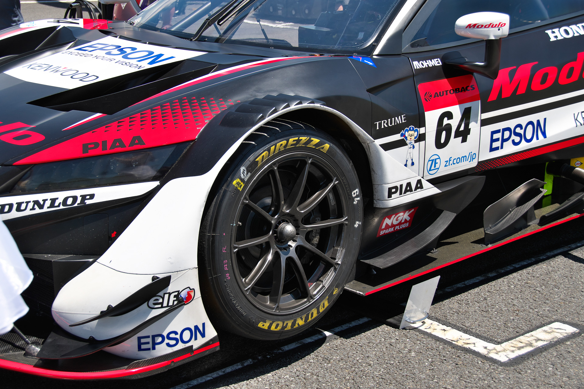 GT300においては何度もチャンピオンタイヤとなっているダンロップだが、GT500でも速さを見せ、レースペースもどんどんよくなっている