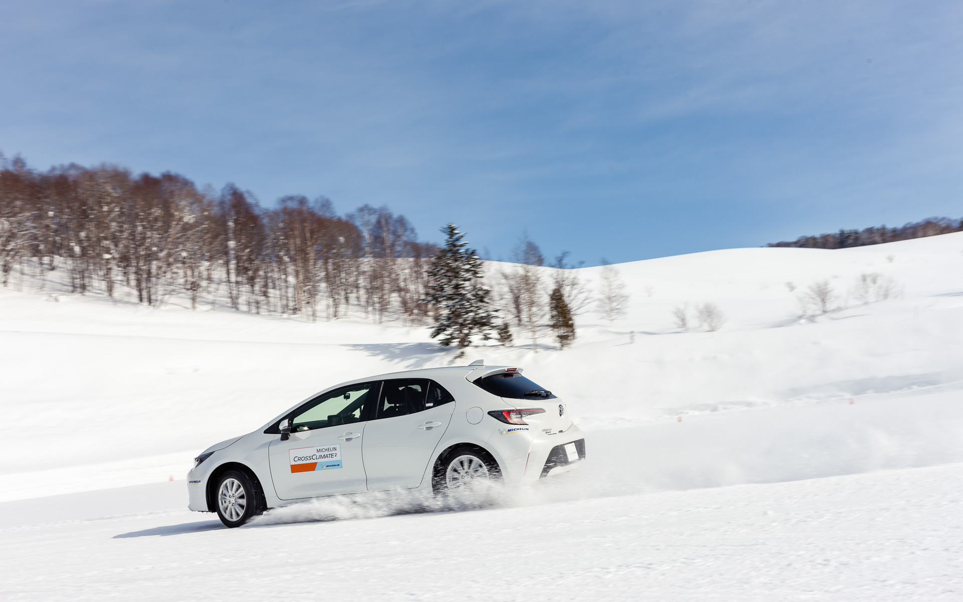 定常円を使い従来製品との比較試乗も行なった