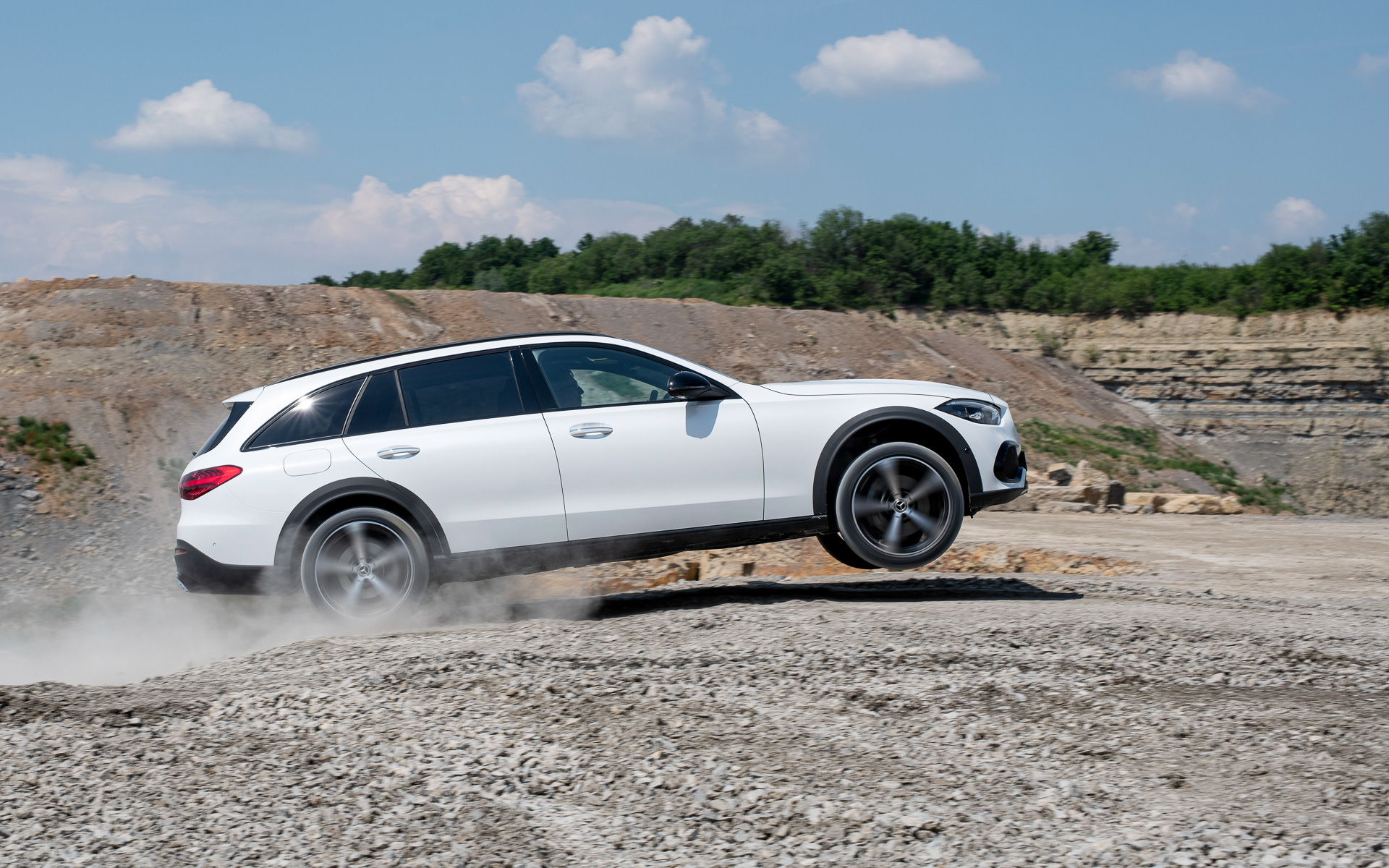 「Cクラスオールテレイン」を「IAA MOBILITY」で世界初公開