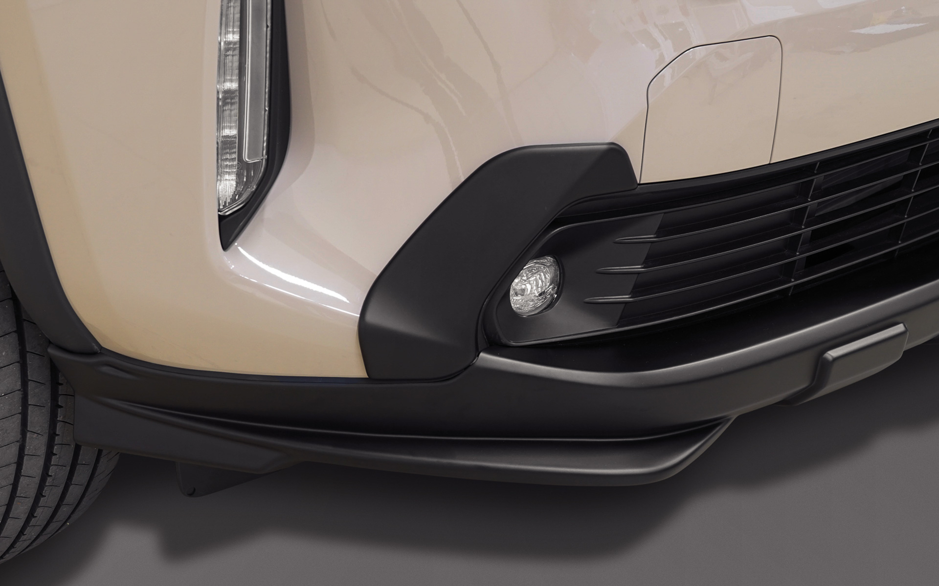 フロントバンパーガーニッシュ　価格2万8600円