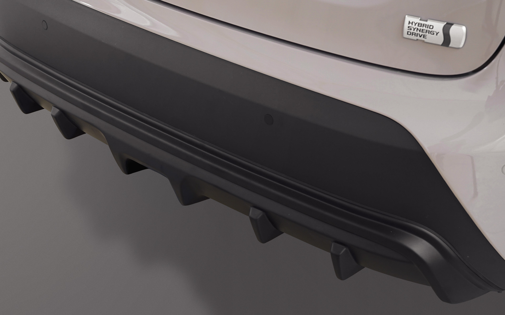 リヤアンダースポイラー（ABS製）は全長約9mmプラス/地上高約30mmダウン　価格4万5100円