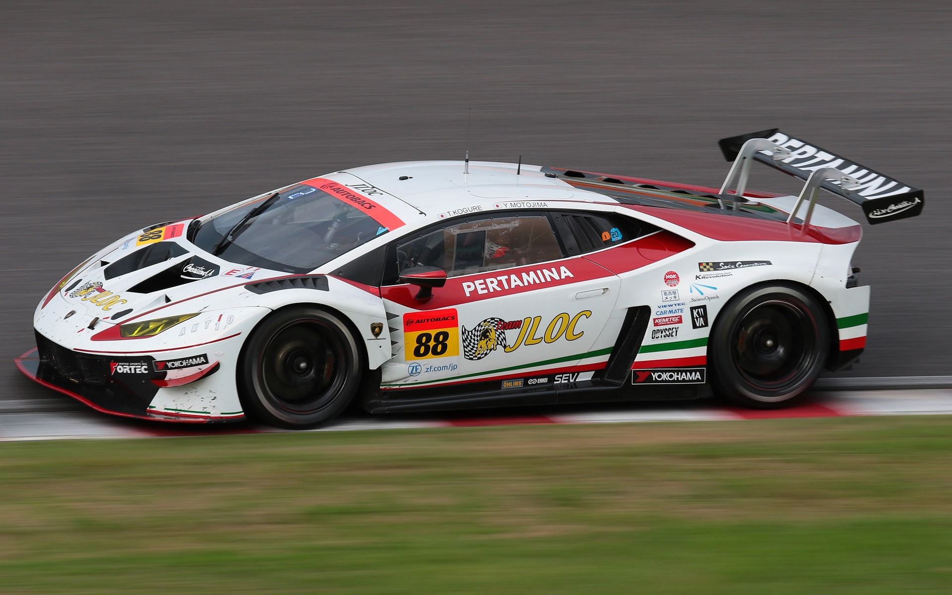 GT300クラス2位の88号車 JLOC ランボルギーニ GT3（小暮卓史/元嶋佑弥組、YH）
