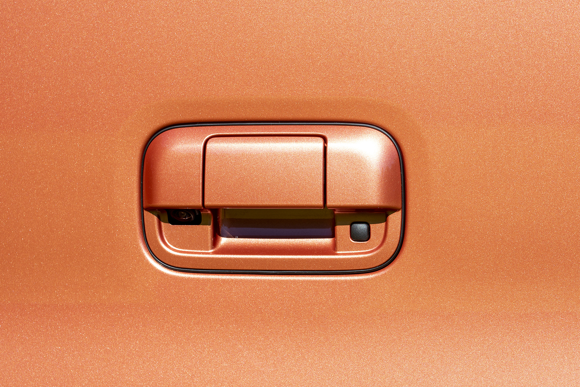 こちらはリアハッチのノブ。リアまわりはスッキリとしたデザインにしている