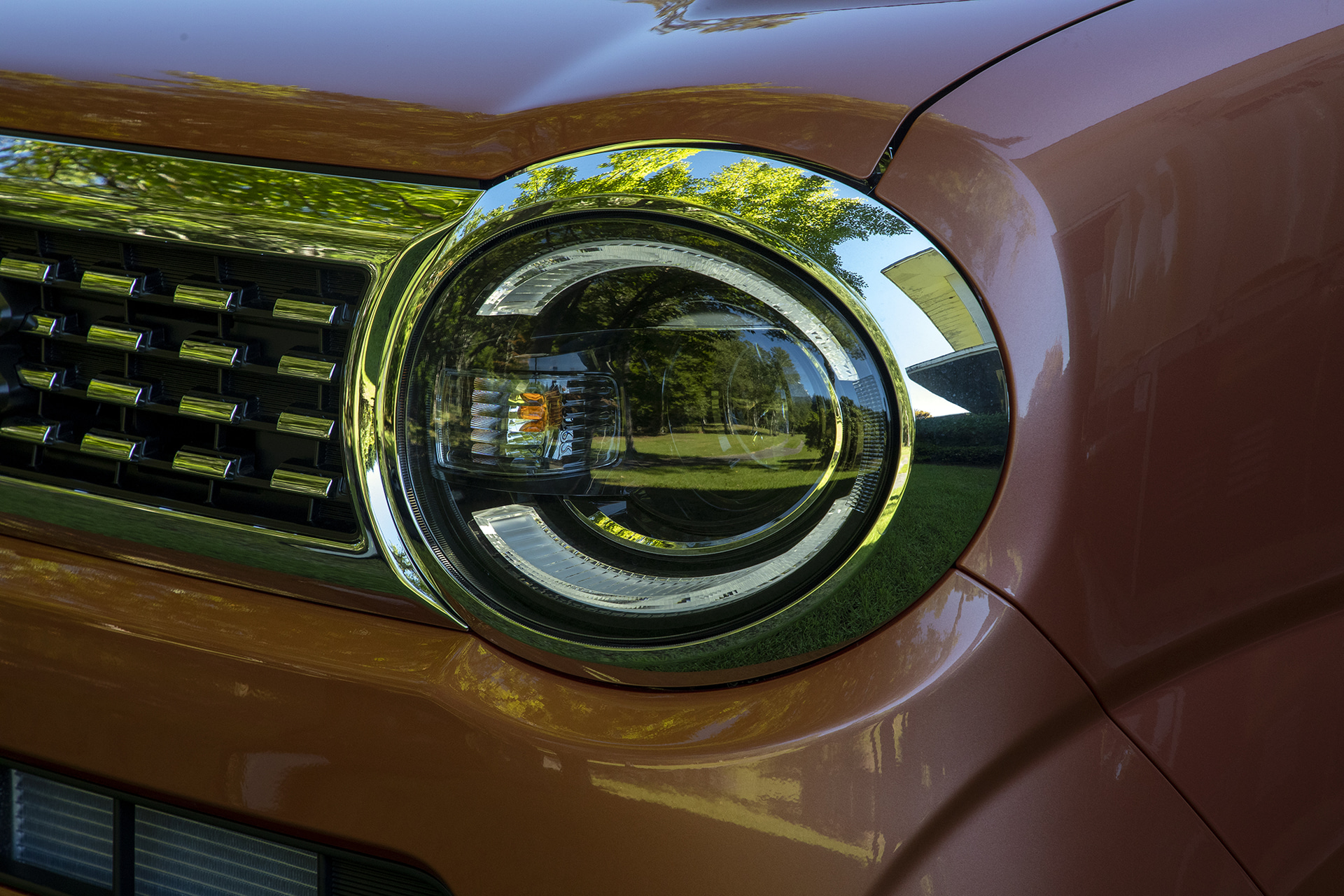 LEDスモールランプ点灯時。愛着が持てるシグネチャー表現となっている