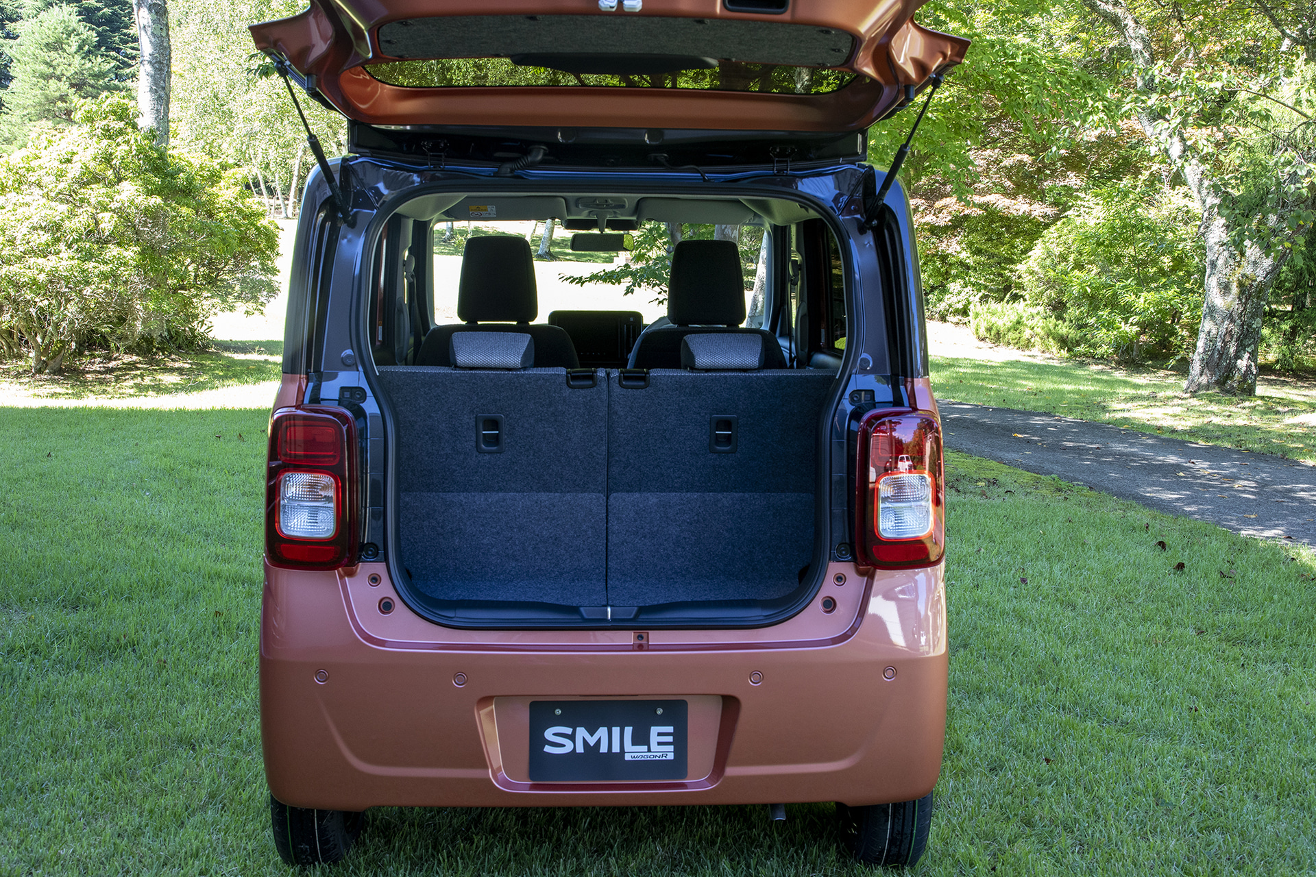 リアシートはセンター2分割で可倒できる