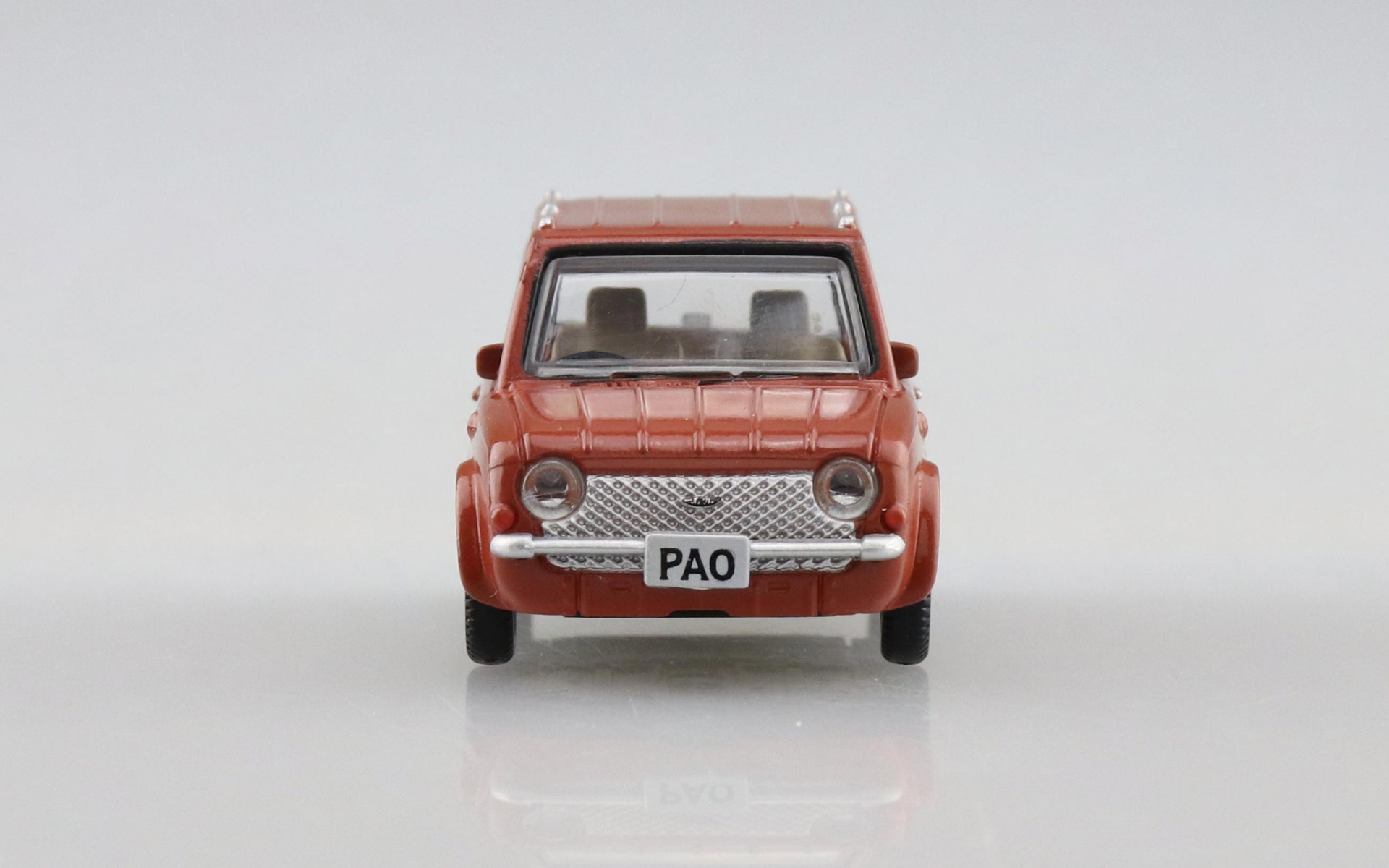 日産オリジナルカラーの「テラコッタ」