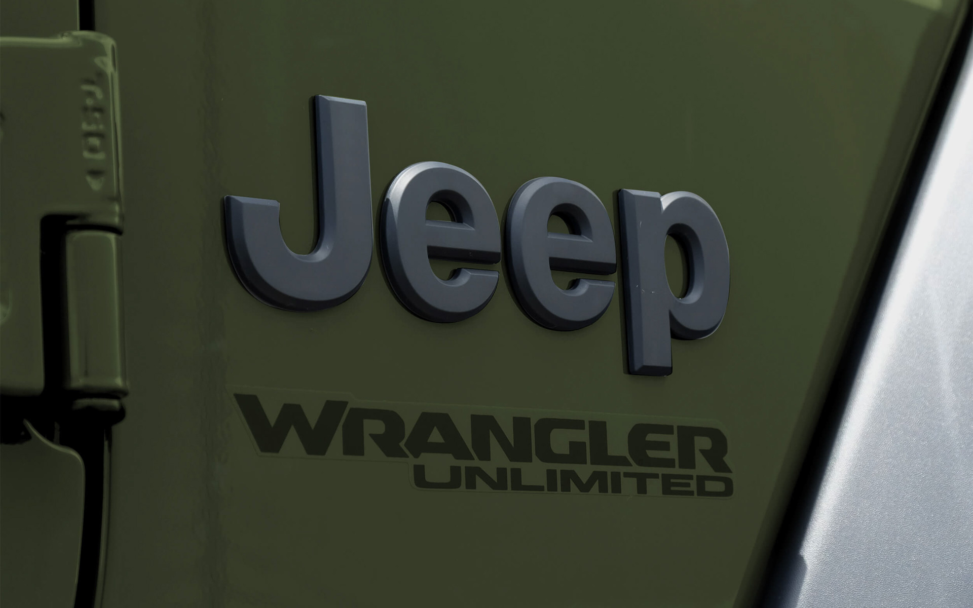 マットブラック仕上げのJeepバッヂ