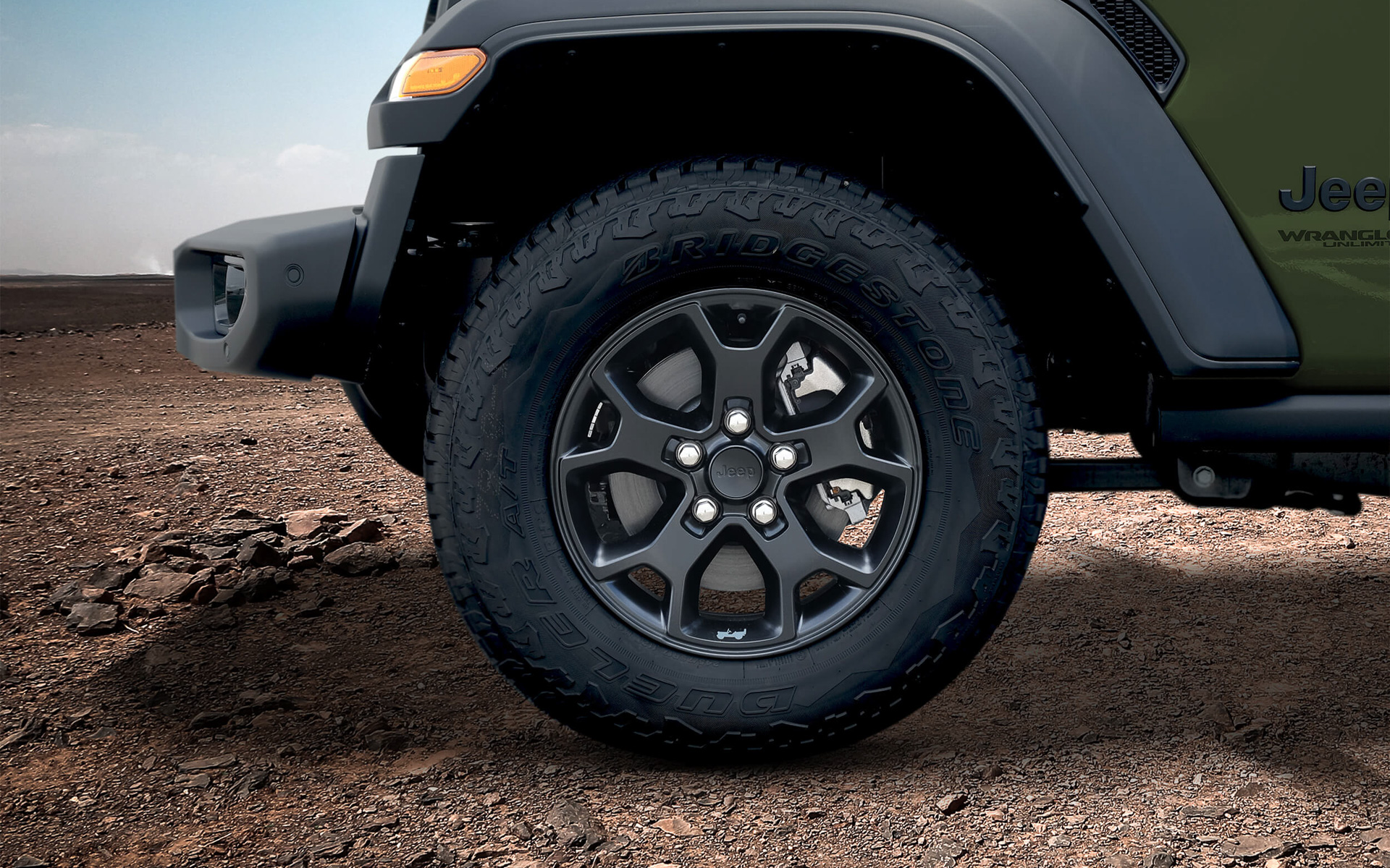 グロスブラック塗装の17インチアルミホイール