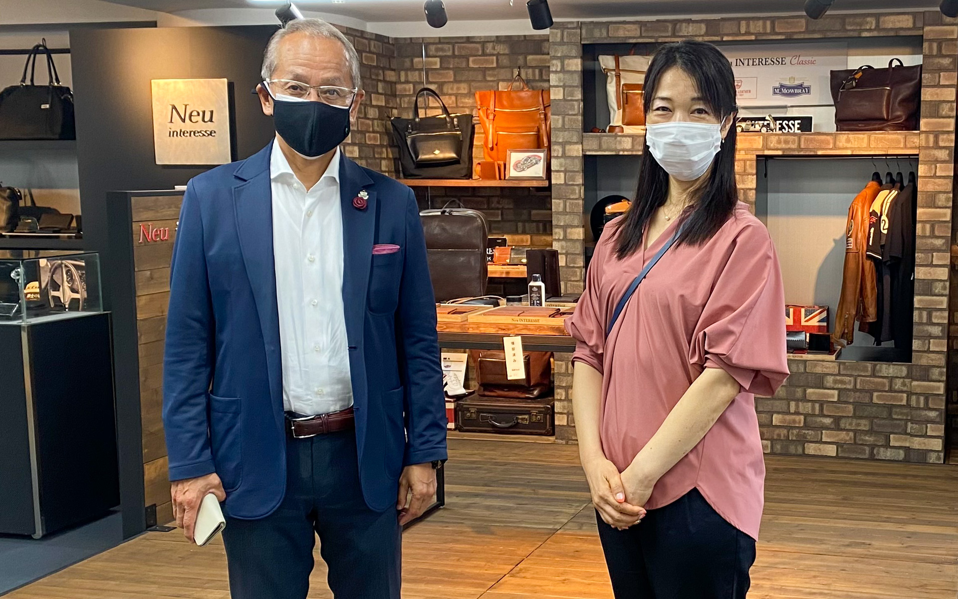 ぜいたくにもショールームでレクチャーしてくださったのは、株式会社モルフォの小澤廣幸社長。社長ご自身も細身のスーツをビシッと着こなすオシャレな方で、ものづくりへの想いが溢れていることを感じさせてくれました。現在も社長の頭の中には、カーライフをもっと楽しんでもらう仕掛けがいくつも浮かんでいるようで、実現が楽しみです！