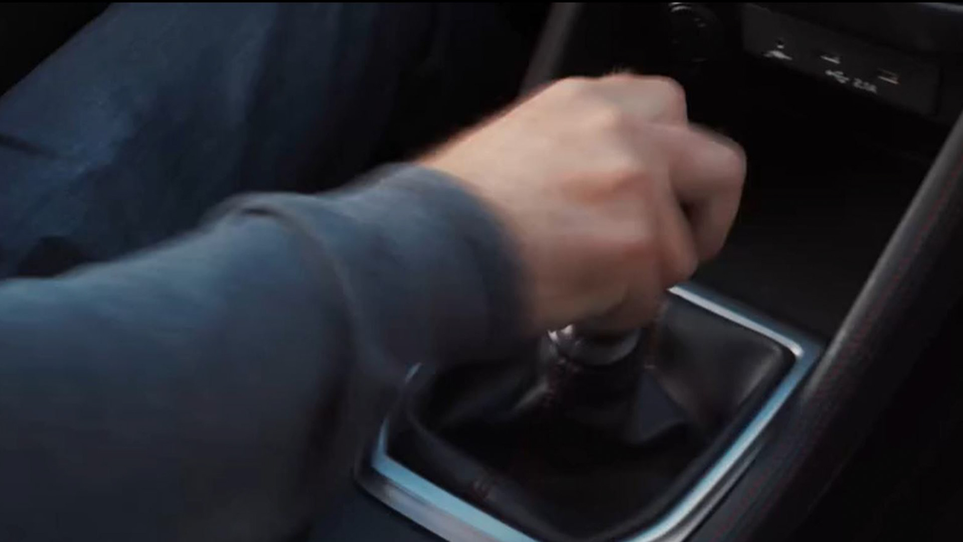 オレンジの新型「WRX」