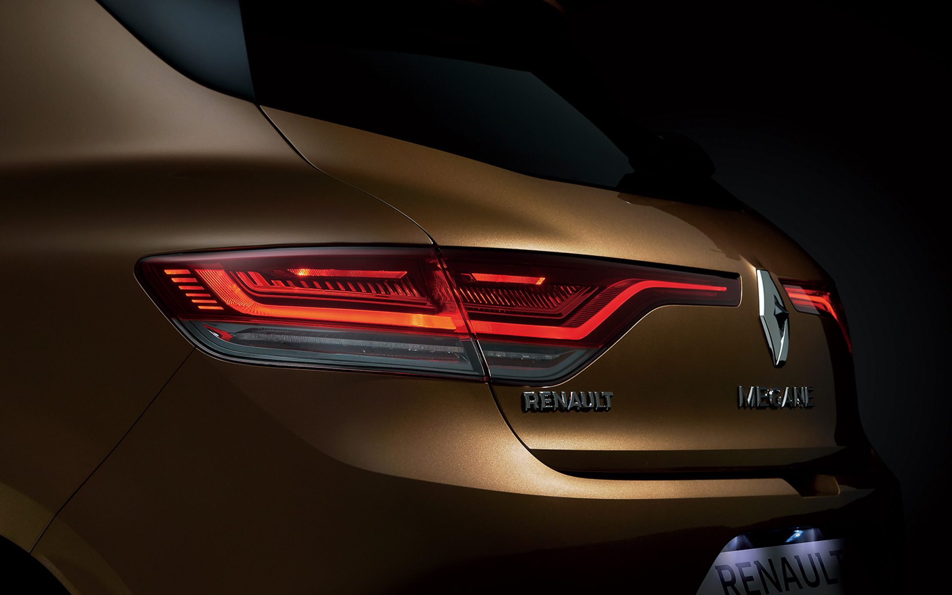 リアウインカーはシーケンシャルタイプへ進化