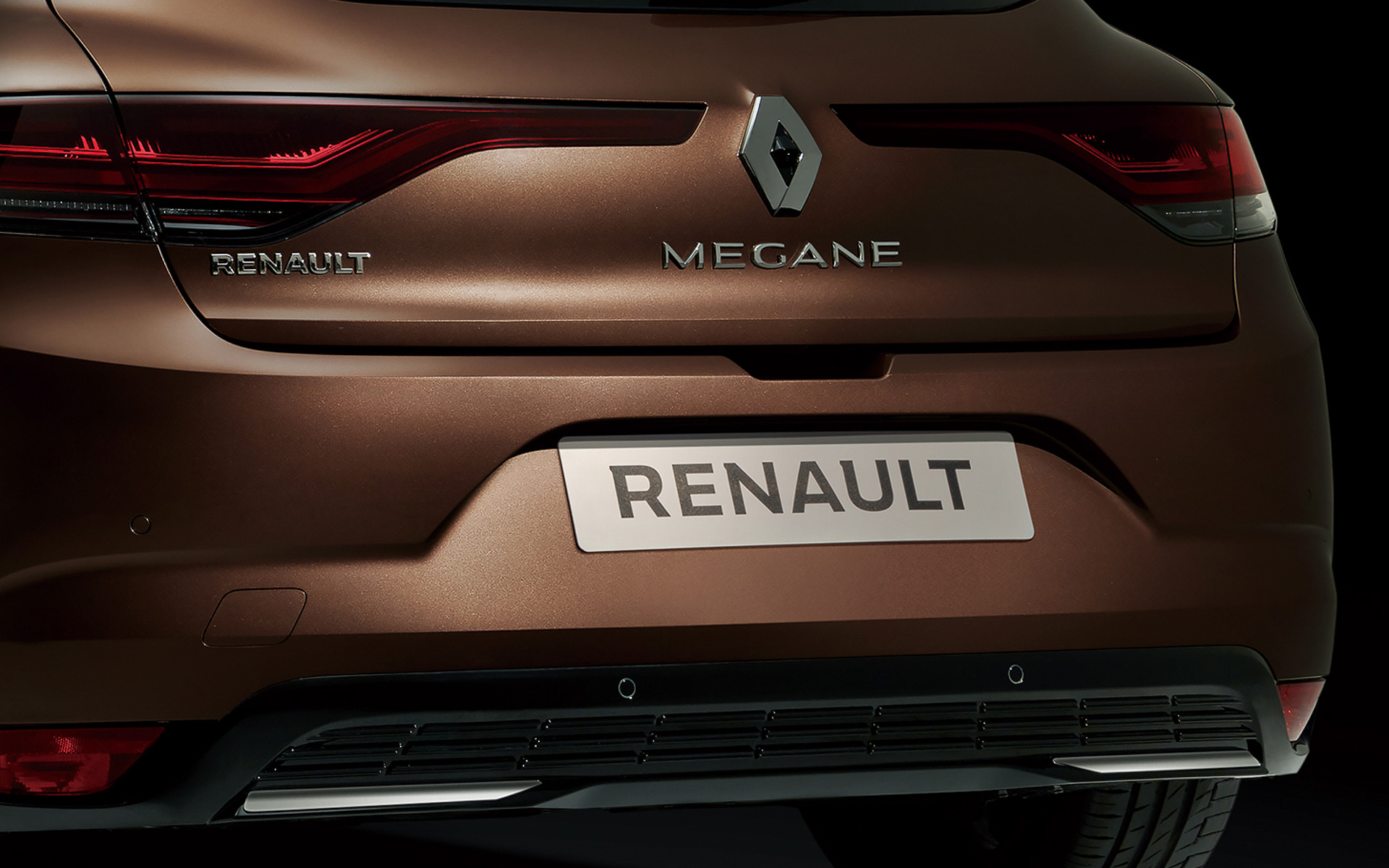 クロームフィニッシャー付きリアバンパー