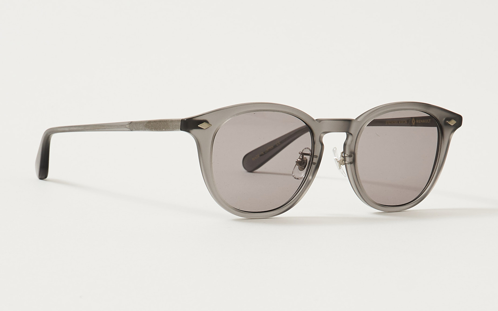 A賞：フレンチマインドを通じて、洗練された品のよいスタイルを提案する人気のセレクトショップ「ÉDIFICE」とルノーのコラボレーションアイテム