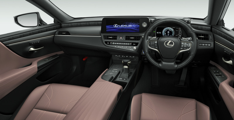 レクサス、新デザイン採用の新型「ES」 デジタルミラーの視認性向上も