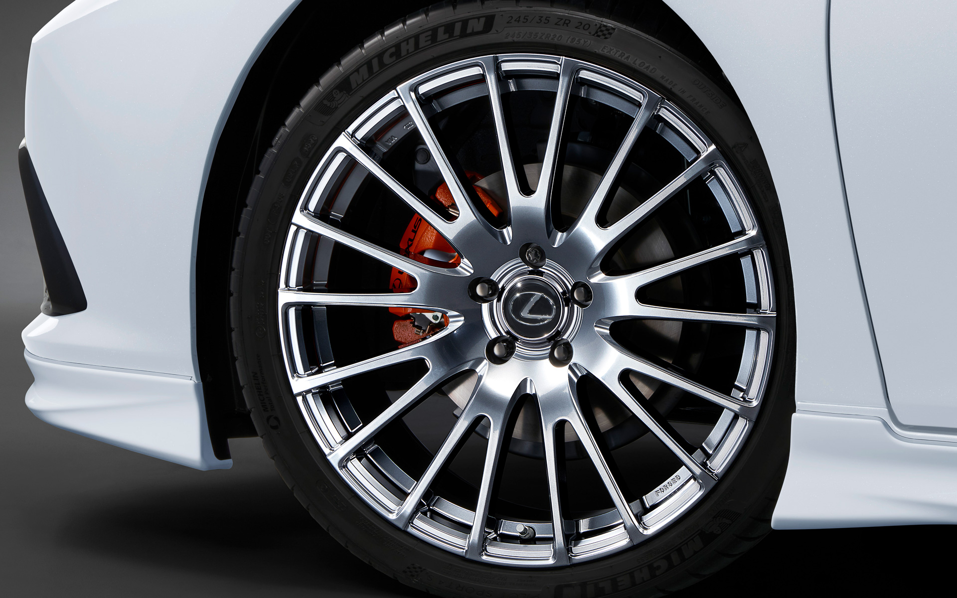 20インチ鍛造アルミホイール（スターダストシャイニーグレー）　価格23万1000円（1本）