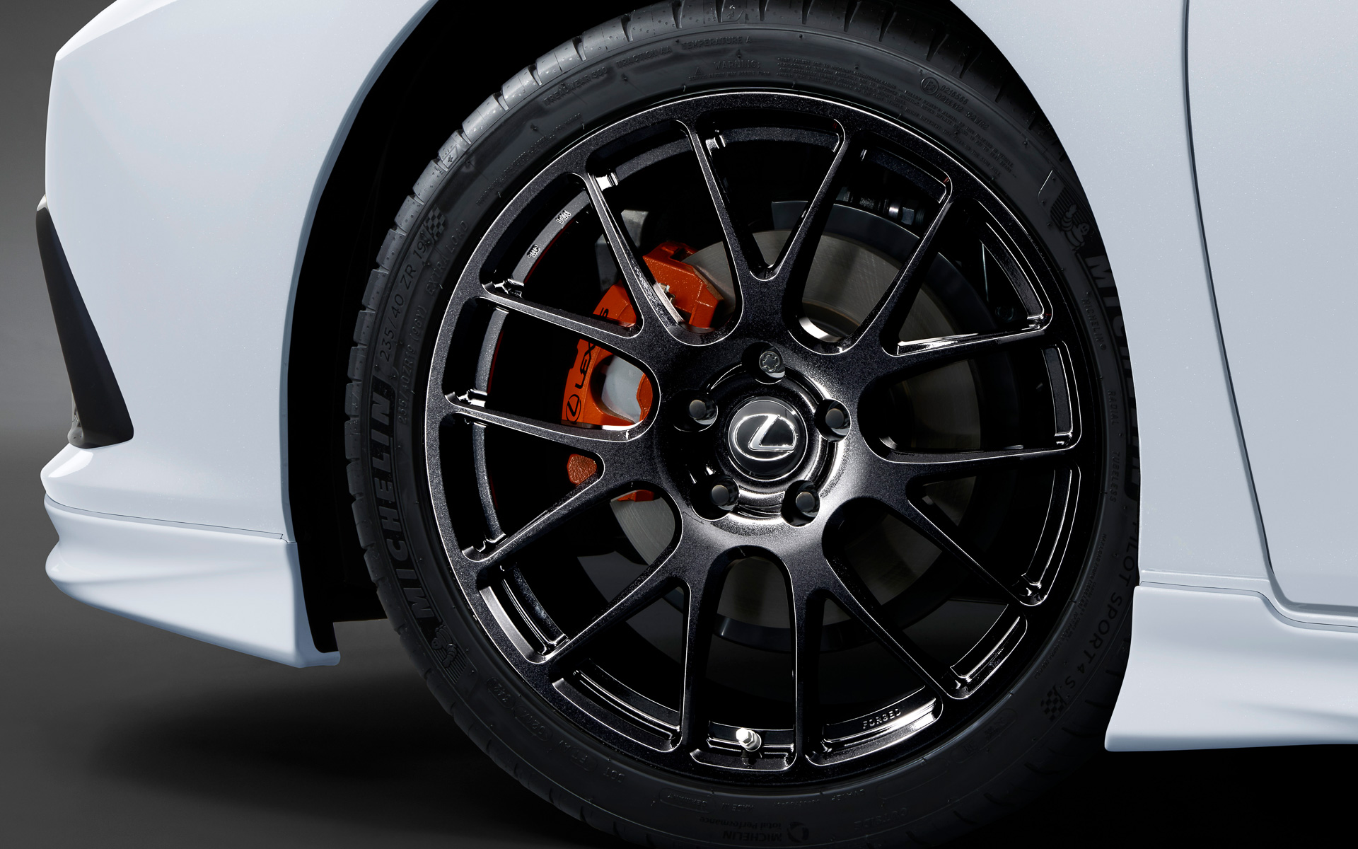 19インチ鍛造アルミホイール（ギャラクシーダークガンメタリック）　価格13万2000円（1本）