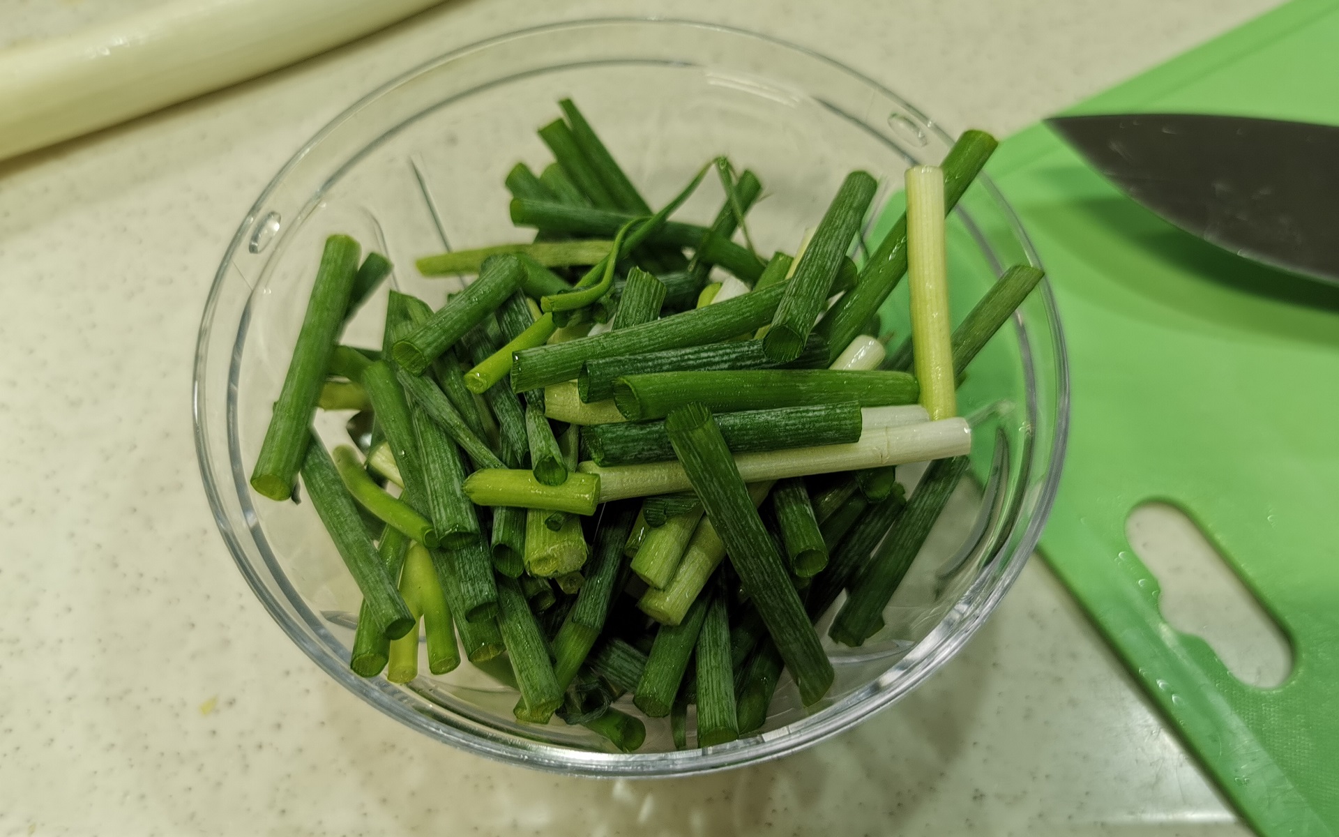 小葱も数回紐を引っ張れば、あっという間にみじん切りになります