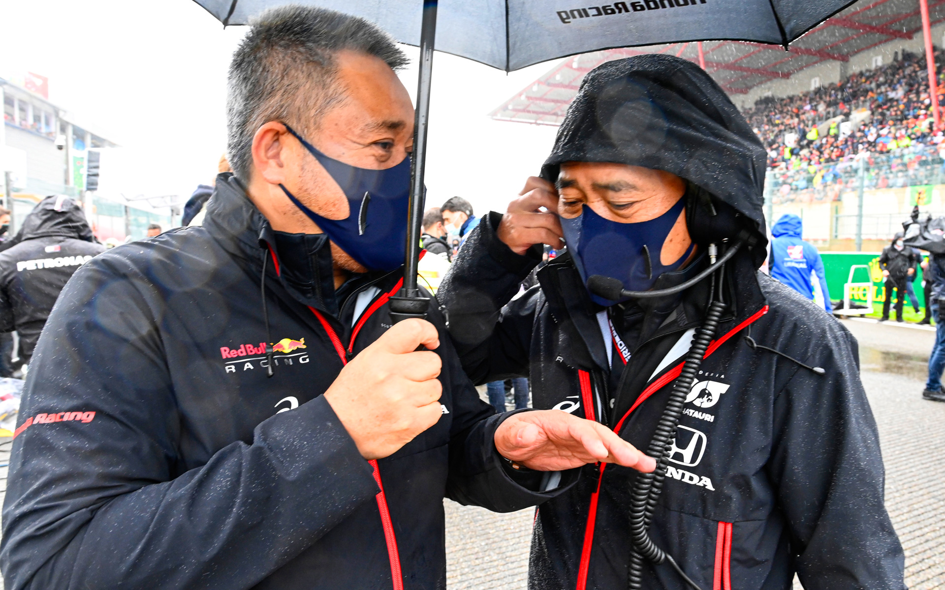 ホンダF1 テクニカルディレクター 田辺豊治氏（右）とホンダF1 マネージングディレクター 山本雅史氏（左）