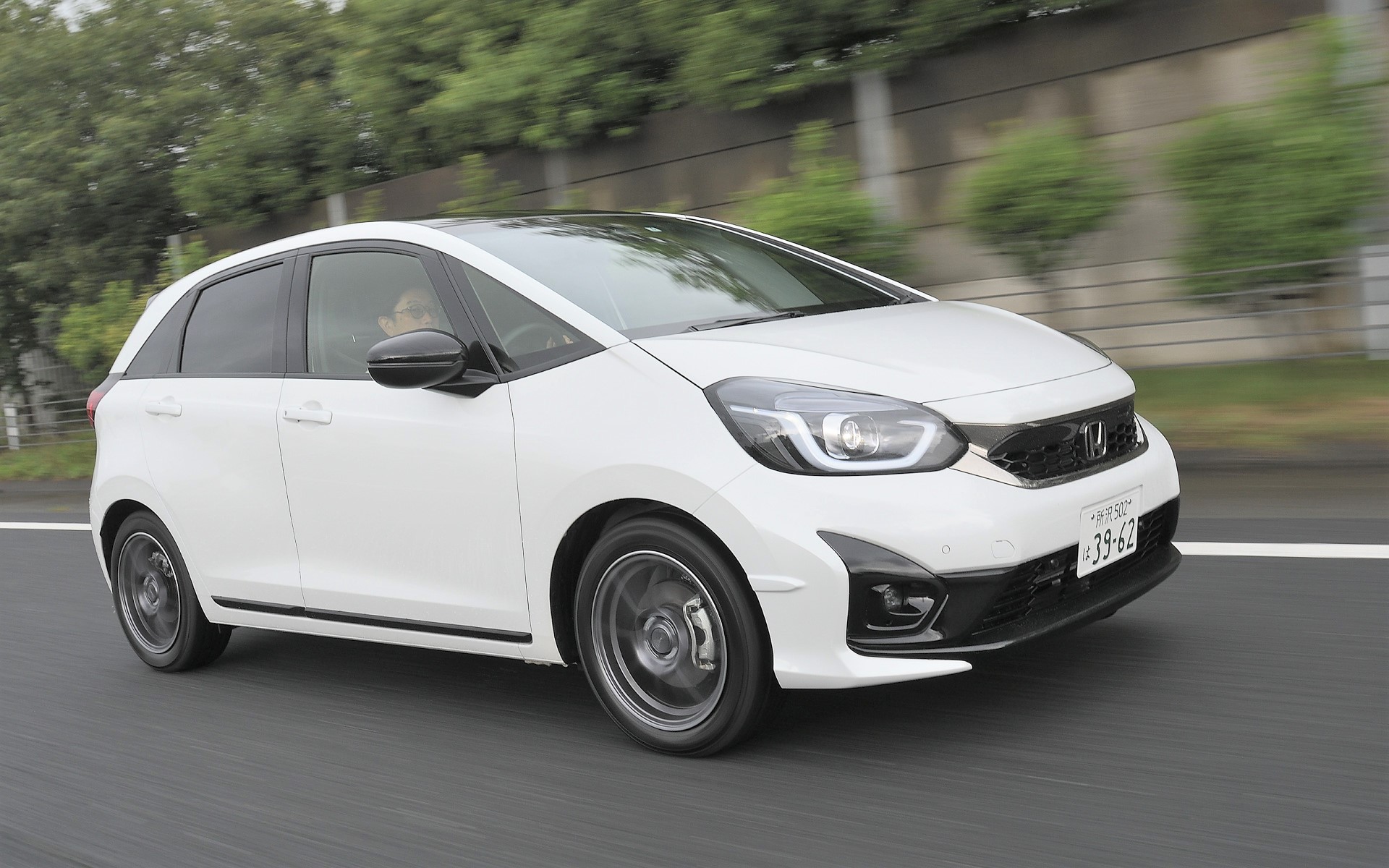 足まわりの適度な硬さこそフィット e:HEV Modulo Xの真骨頂だろう