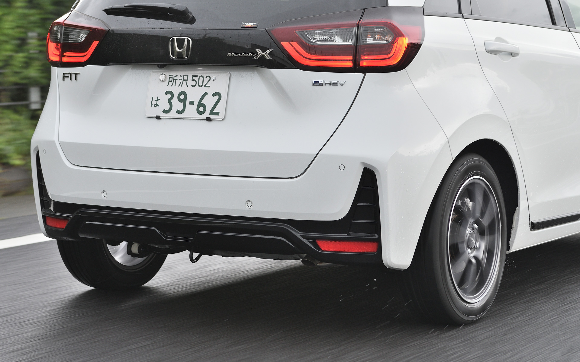 濡れた路面では実効空力がもたらす高い接地感の恩恵をより受けていることが分かる