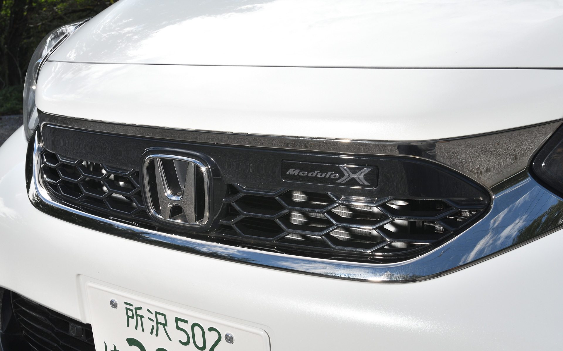 高級感も漂わせるModulo Xエンブレム付の専用フロントグリル